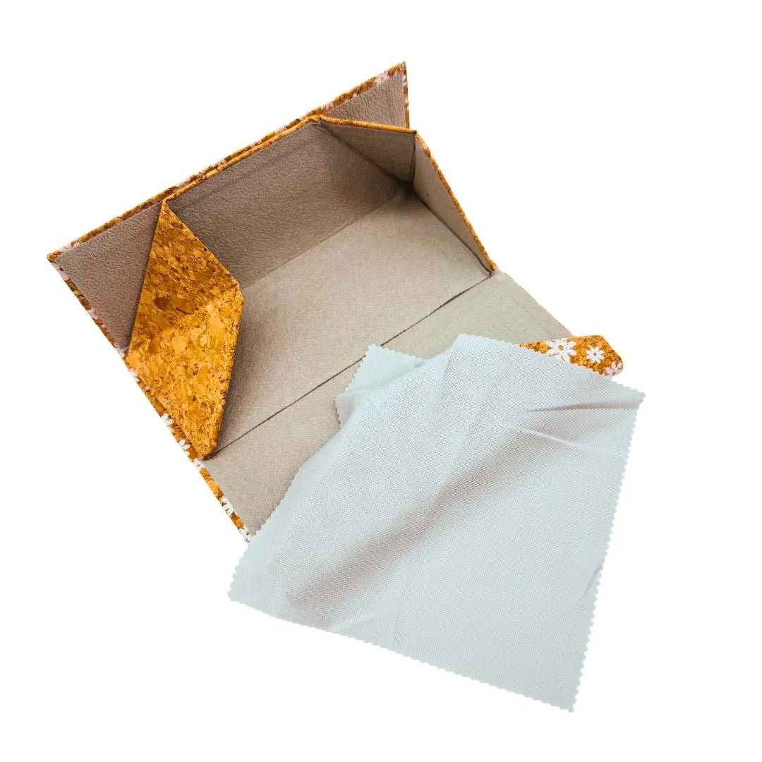 Cork eyewear case with cleaning cloth