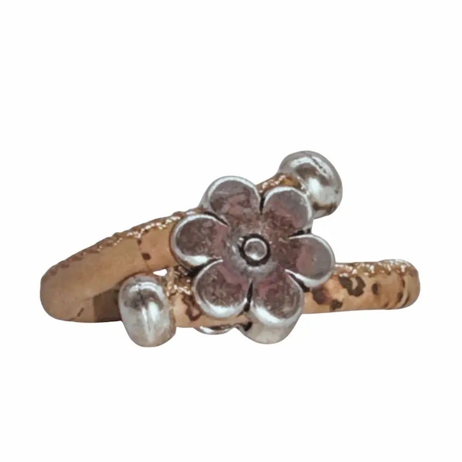 Front view of natural cork cord ring with Daisy charm
